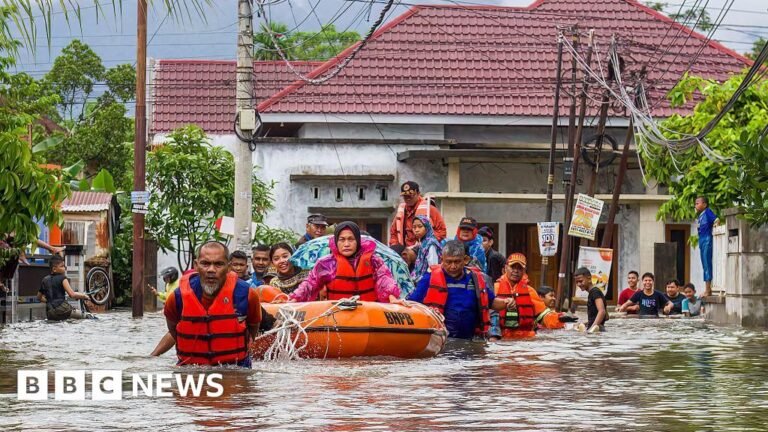 Flooding in South East Asia leaves 600 dead