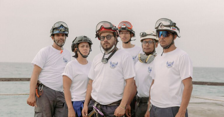 In Venezuela, These Rescue Workers and Volunteers Rushed Into the Earthquake Zone