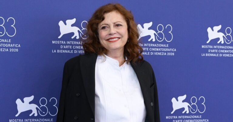 Susan Sarandon’s Barrel-Leg Pants Style Flatters Women Over 60