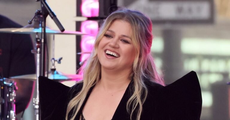 Best Reactions to Kelly Clarkson and Brooklyn Store’s Feud